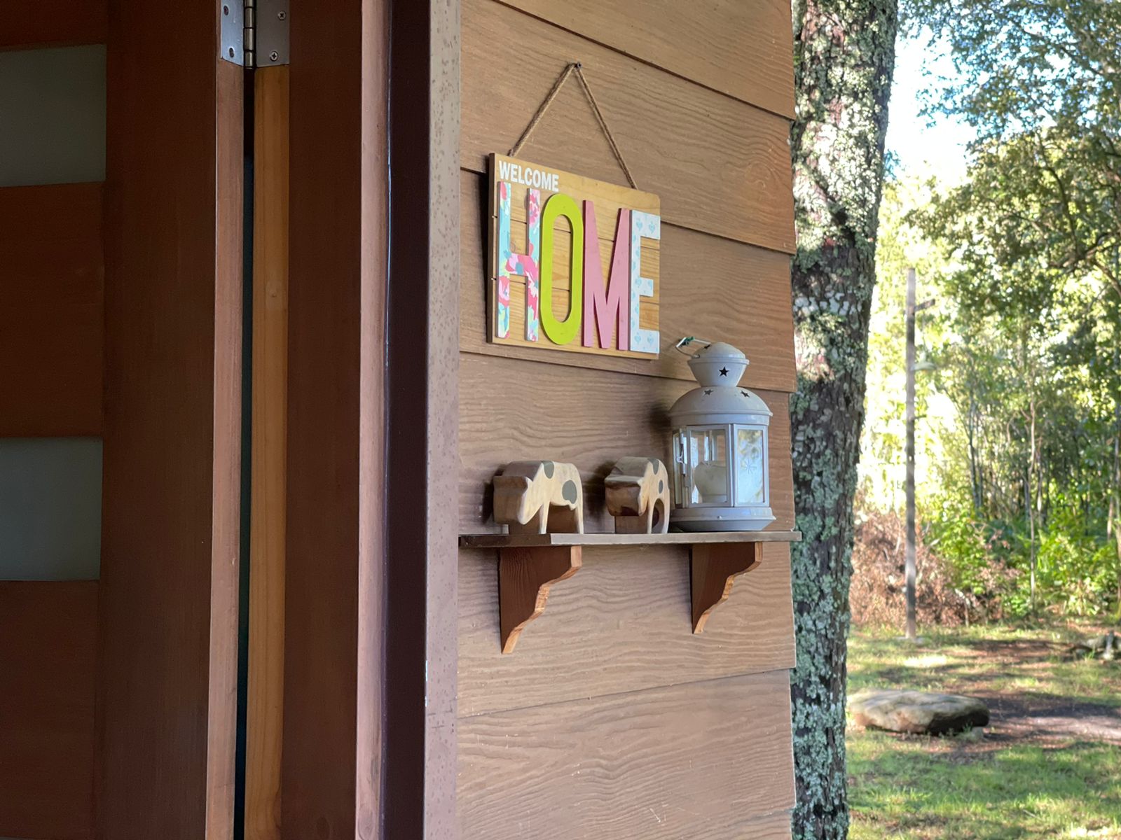 Acogedora casa en parcela de ensueño, con encantadores espacios, riachuelo, bosque  y jardines