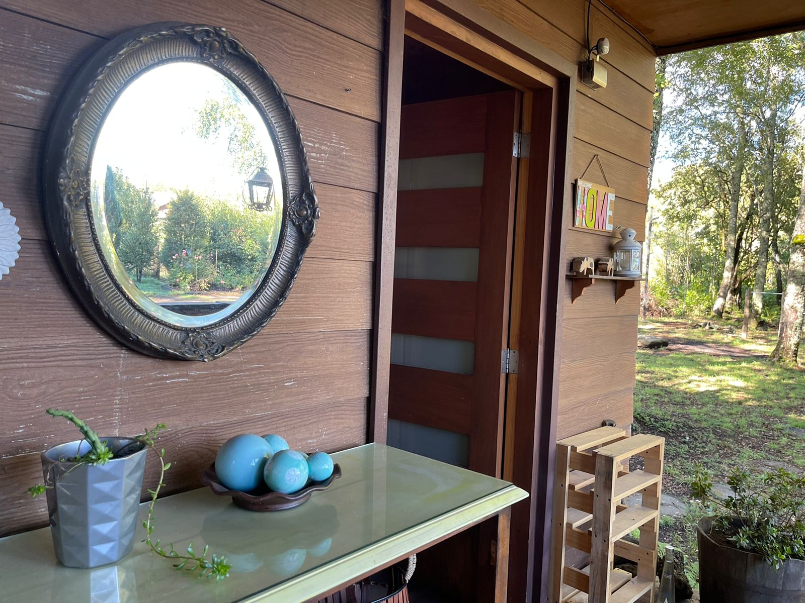 Acogedora casa en parcela de ensueño, con encantadores espacios, riachuelo, bosque  y jardines