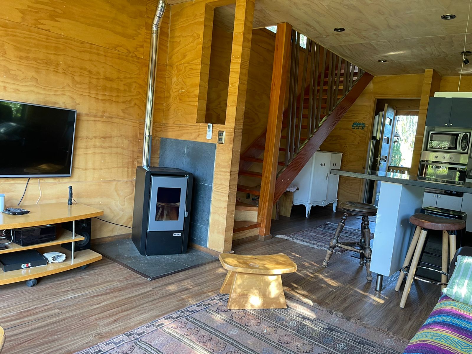 Acogedora casa en parcela de ensueño, con encantadores espacios, riachuelo, bosque  y jardines