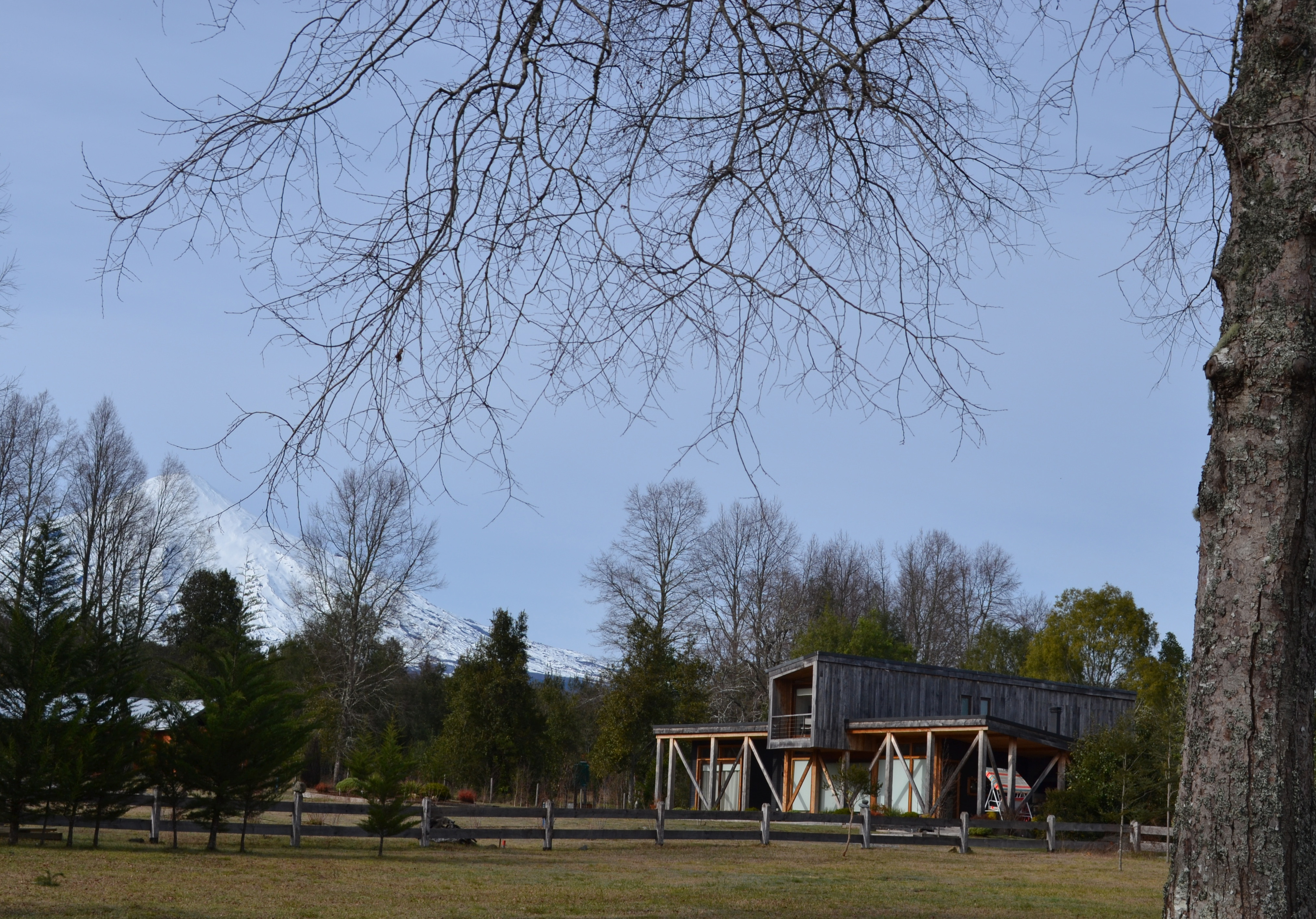 Moderna Casa con maravillosa vista al volcán, entre Pucón y Villarrica